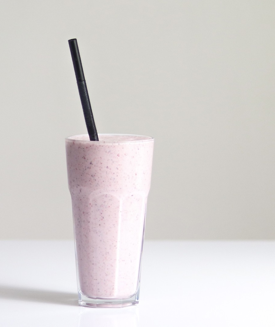 شيك موز توت فرنگی